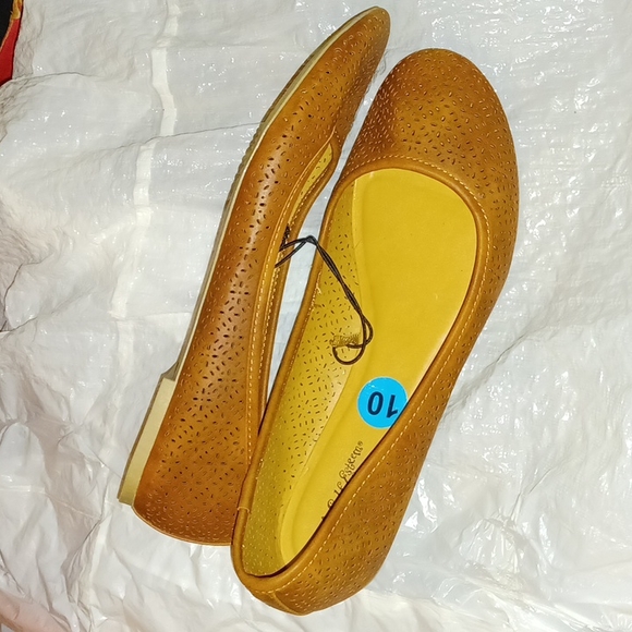 BUY 1 GET 1 FREE: 2 Women Flat Shoes - Picture 3 of 13